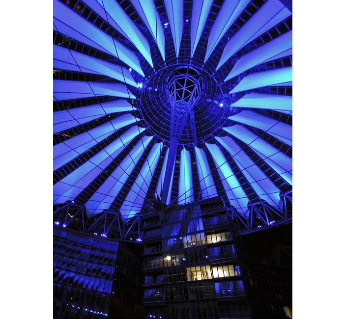 Berlin photo - Blue illuminated dome of the Sony Center - photo cult berlin