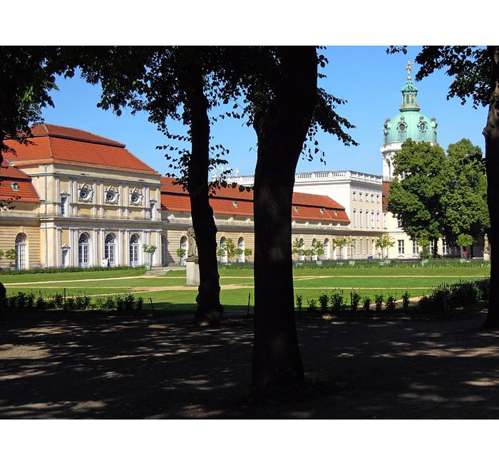 Berlin photo - View to the orangerie of Charlottenburg Palace - photo cult berlin