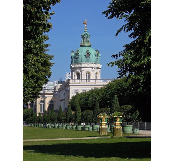 Berlin photo - Behind the west wing of Charlottenburg Palace - photo cult berlin