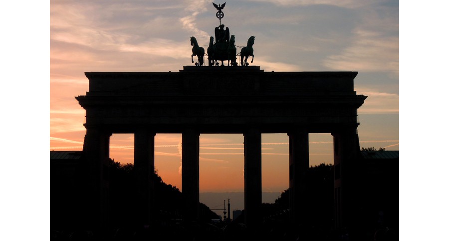 cult-berlin Sunset at Brandenburg Gate