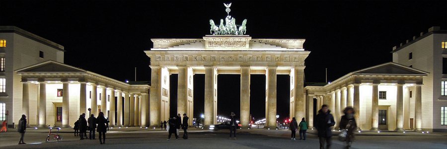Brandenburg Gate at Night - photo cult berlin